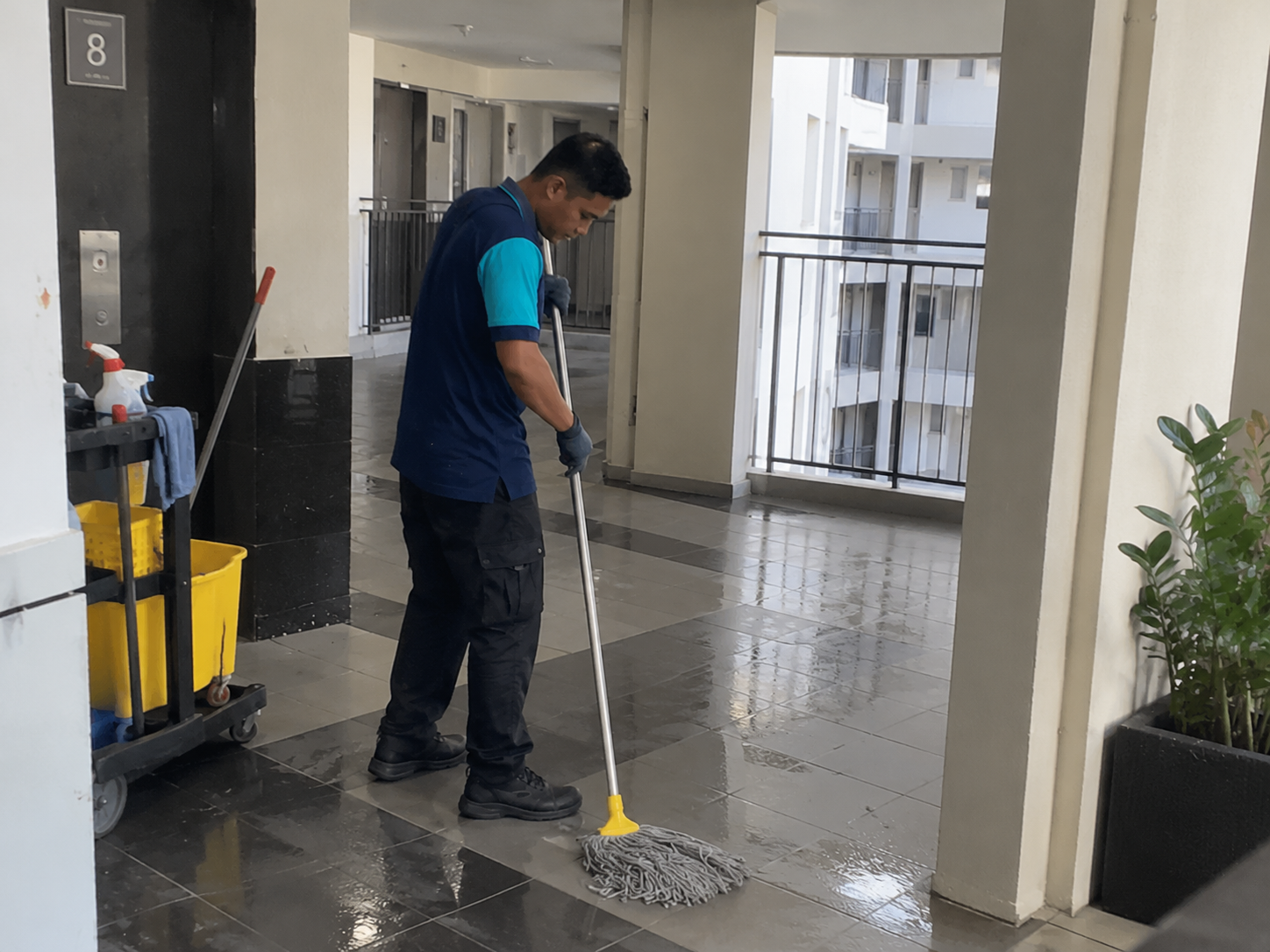 Tenaga Cekap cleaner maintaining condominium common areas through commercial and industrial cleaning services in KL